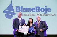 blaueboje_donya_farahani_marc_smolarek_volksbank_duennwald-holweide.jpg
