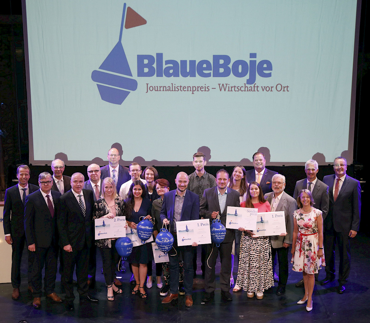 gruppenfoto_blaueboje_journalistenpreis.jpg