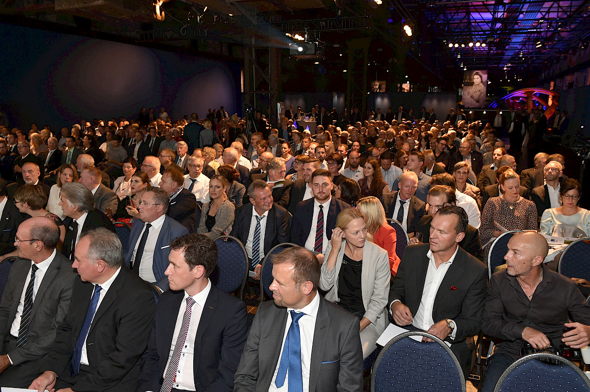 wirtschaftsforum06091830d.jpg