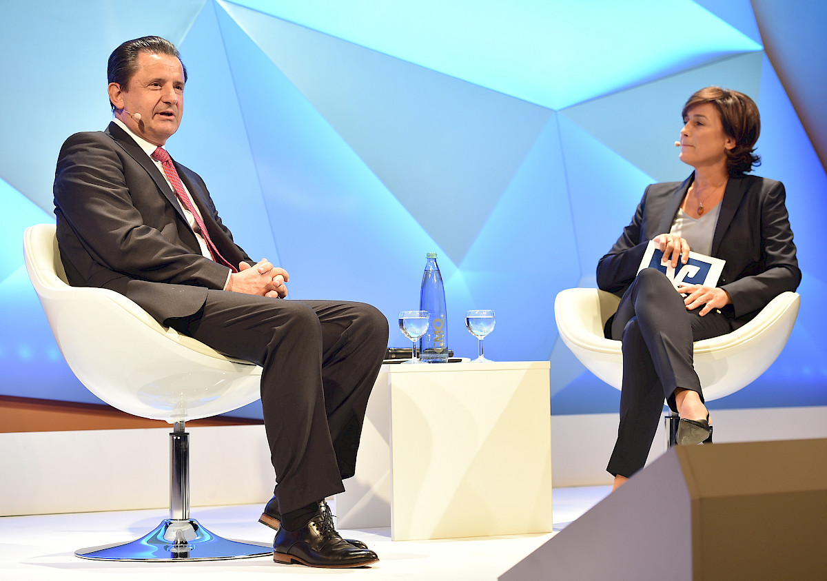 wirtschaftsforum06091864d.jpg