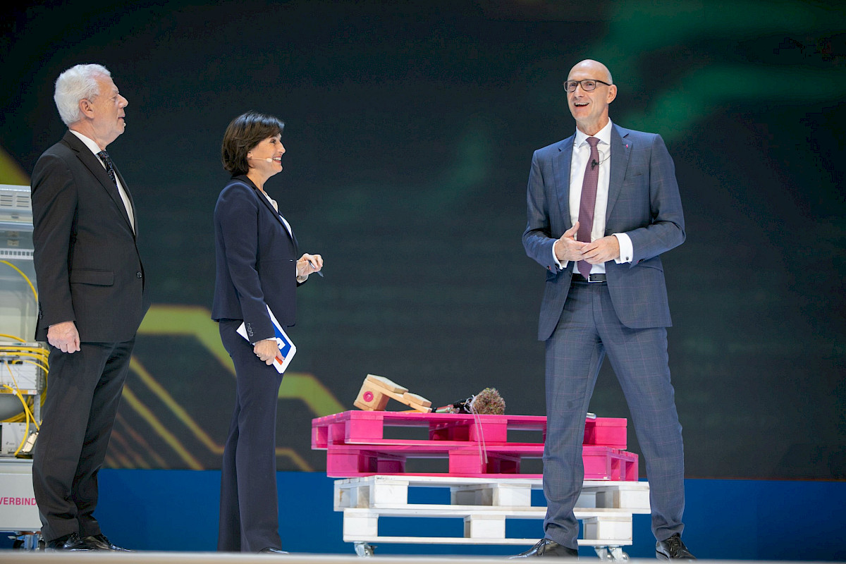 wirtschaftstag2018_p4_hoettges_telekom181115f91a3874.jpg