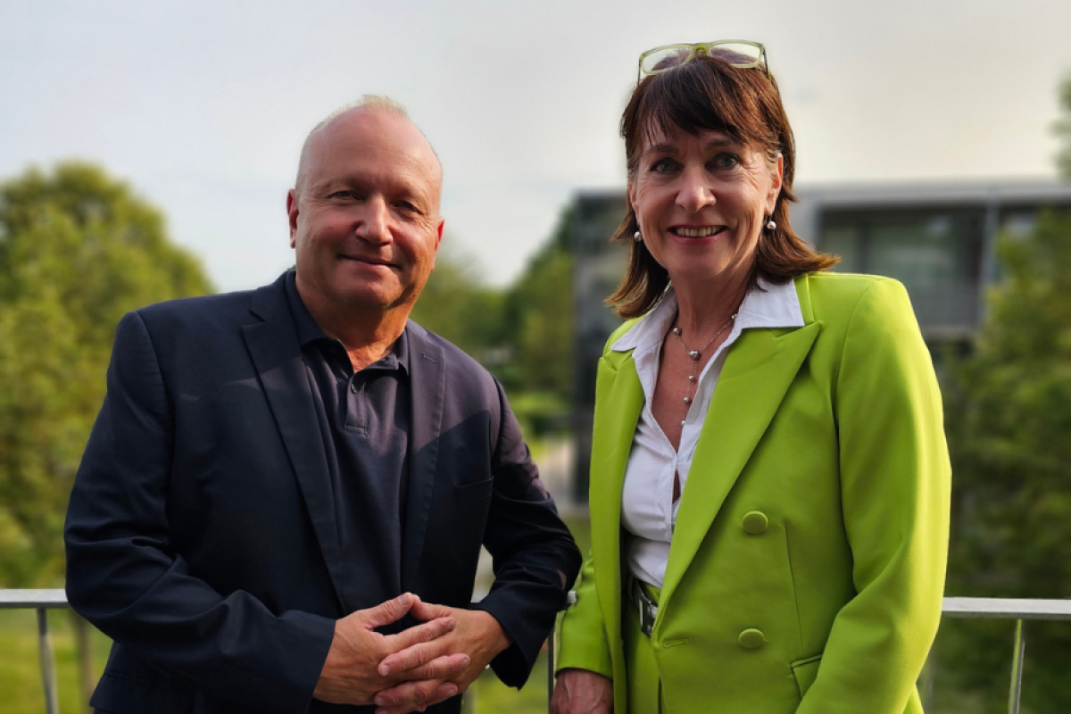 genohotel_ausgezeichnet_markus_maier_geschaeftsfuehrer_genohotel_baunatal_corinna_rolle-semper_beratung_und_verkauf_genohote.png