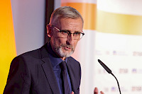 minister_schuster.jpg