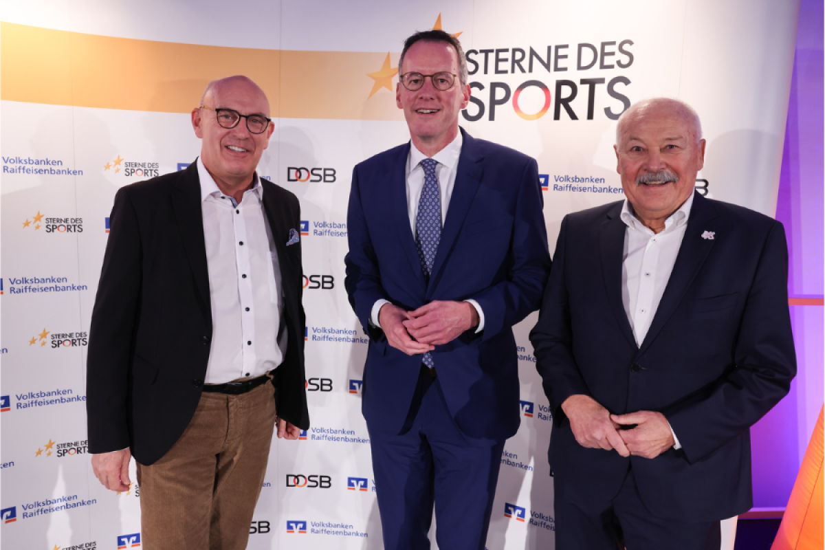 8_gruppenfoto_minister_ebling.png