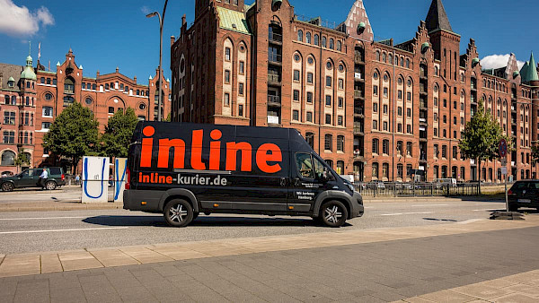 Immer auf dem schnellsten Weg zum Kunden – der Buskurier von inline Kurier (Fotocredit: Kati Jurischka)